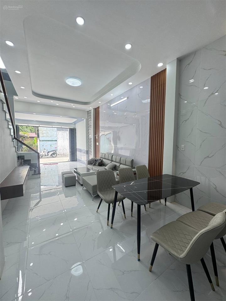 Nhà mới xây hoàn thiện 3 phòng ngủ có chỗ đậu oto