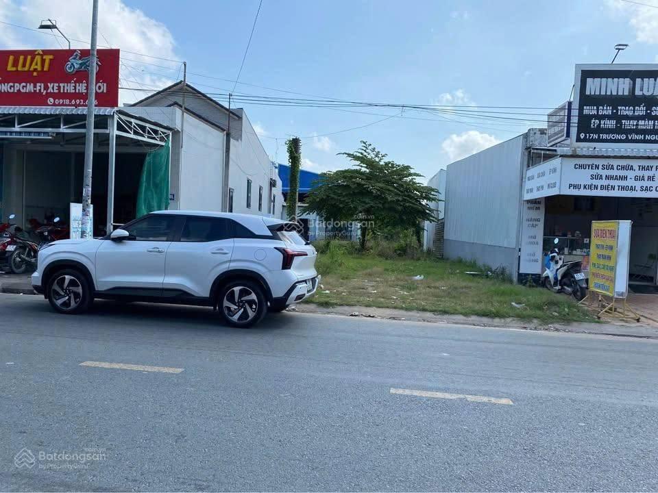 Mặt tiền trương vĩnh nguyên cách cây xăng dương hùng 200m