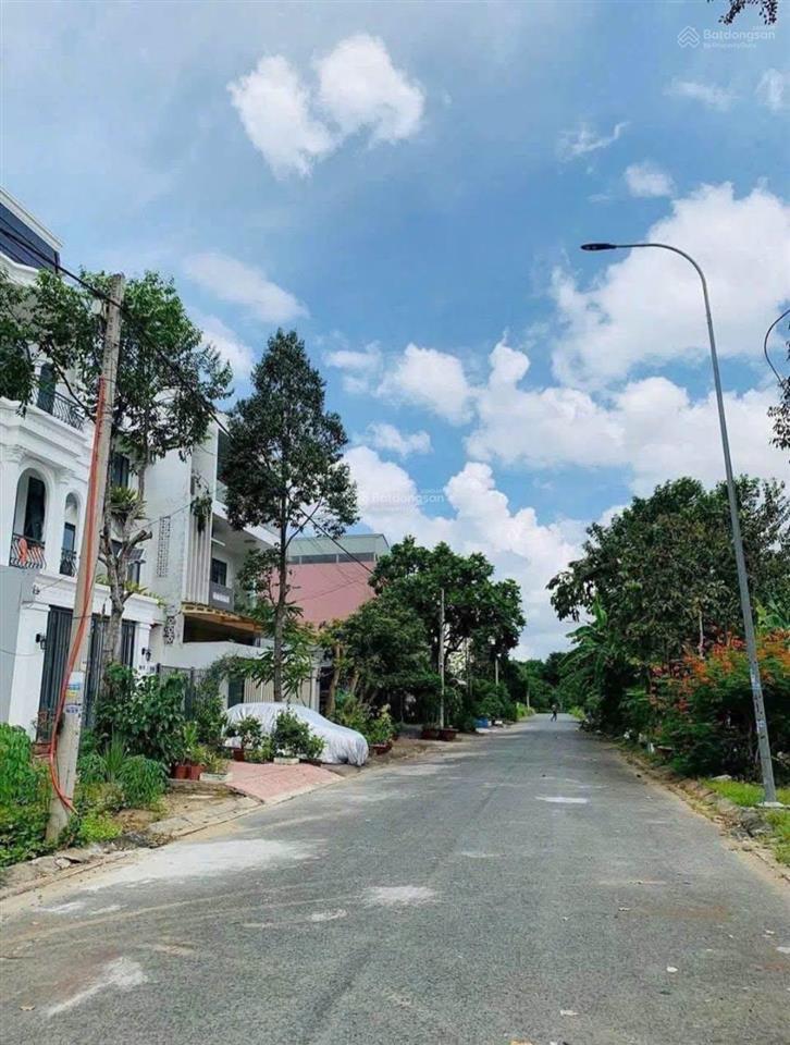 Nền đường 28 kdc 586, nền cao ráo  không vướng cống tụ.