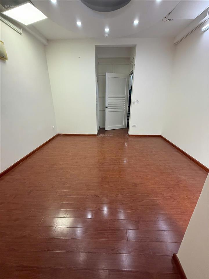Cho thuê nhà ngụy như kom tum  lê văn thiêm, 70m2 x 5 tầng, mt 5m, full điều hòa, giá 30tr/tháng.