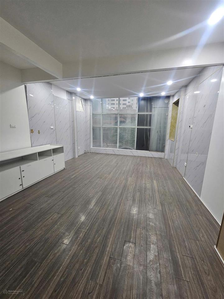 Cho thuê nhà hoàng cầu  yên lãng, 70m2 x 5 tầng, đường ô tô tránh, ngay gần mặt phố, giá 30tr