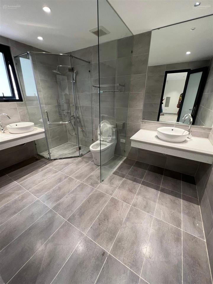 Cho thuê nhà kđt nguyễn trãi  cự lộc  ngã tư sở, 140m2 x 6t, lô góc, thang máy, giá 70tr/tháng