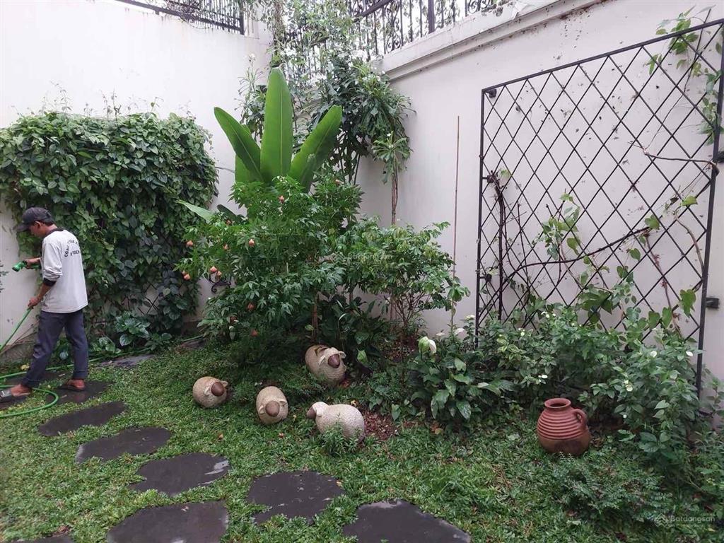 Biệt thự góc 2 mt ngay trần ngọc diện, dt 20x28m, hồ bơi, sân vườn, chủ thiện chí bán