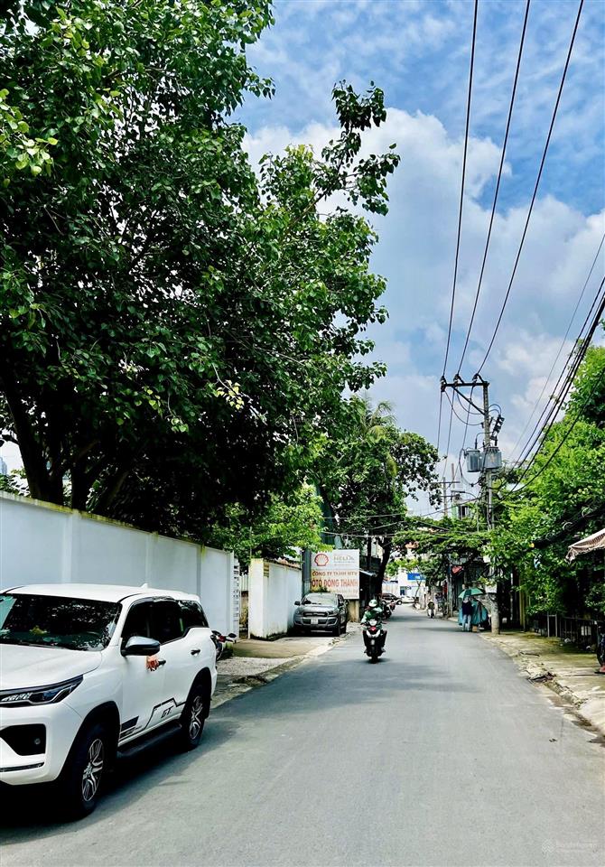 Góc 2 mt ngay trần não, dt 268m2, căn góc đẹp, sáng, vị trí kinh doanh, công ty