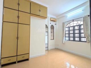 Chính chủ cho thuê nhà mt nguyễn thái bình 5pn 5wc 1mb 3p kho 1pk giá 32tr bớt lộc  0901 970 ***.