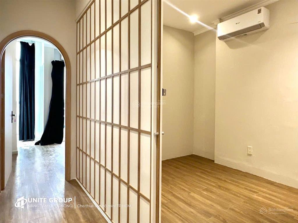 Chính chủ cho thuê phòng loại 1pn full nt ban công giá 8,5tr ở ngay mt q.4 giáp q.1  0901 970 ***