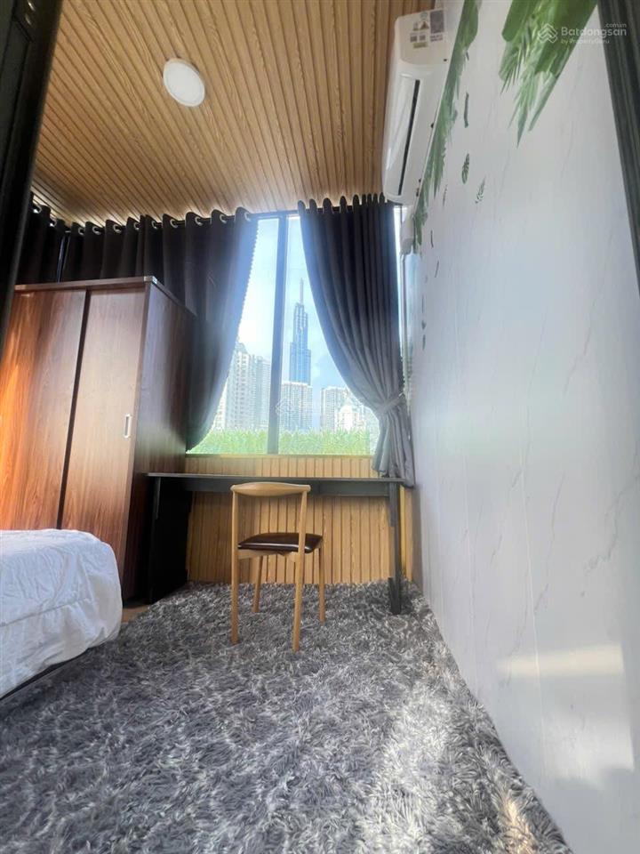 Chính chủ cho thuê phòng ở sân thương penhouse view lmark 81 2pn 2wc 10tr tm nt  0901 970 *** ngân.