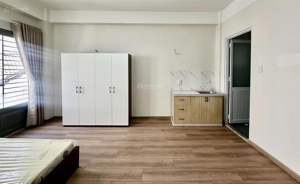 Chính chủ cho thuê chdv ban công ở ngay full nt q. 10 mt thành thái giá 6,8tr,  0901 970 *** ngân