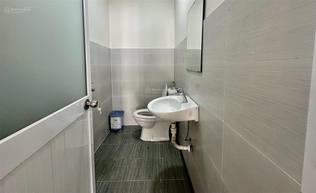 Chính chủ cho thuê chdv ban công ở ngay full nt q. 10 mt thành thái giá 6,8tr,  0901 970 *** ngân