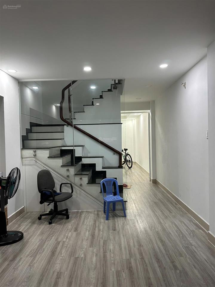 Chính chủ cho thuê nhà mt hoàng diệu q. pn làm vp & k/d không ngủ lại giá 10,1tr  mình 0901 970 ***