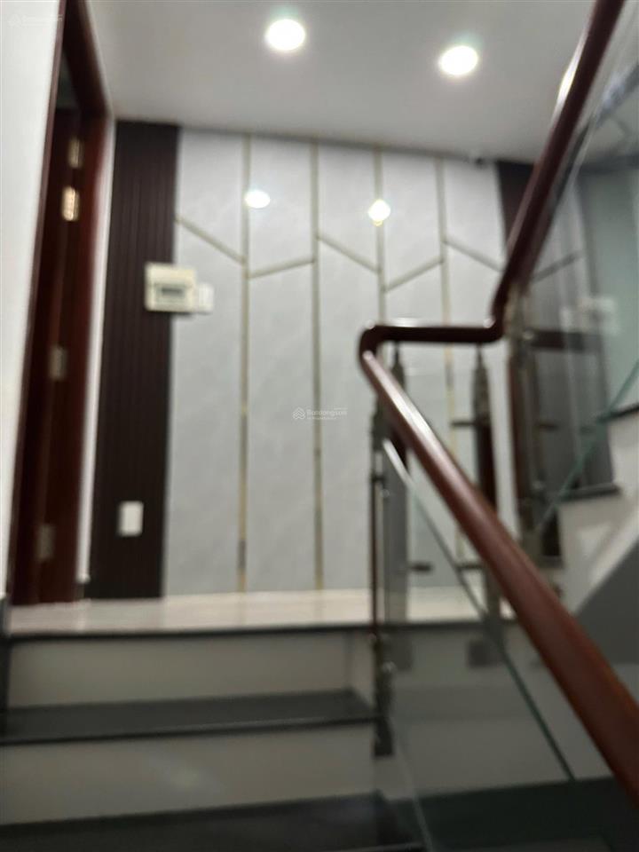 Chính chủ cho thuê nhà mt hoàng diệu q. pn làm vp & k/d không ngủ lại giá 10,1tr  mình 0901 970 ***