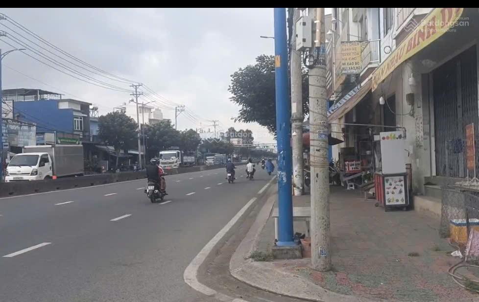 Bán đất (1040) 400m2 có 300m2 thổ cư ngay ubnd xã. đông thạnh cách chợ đặng thúc vịnh. 100m