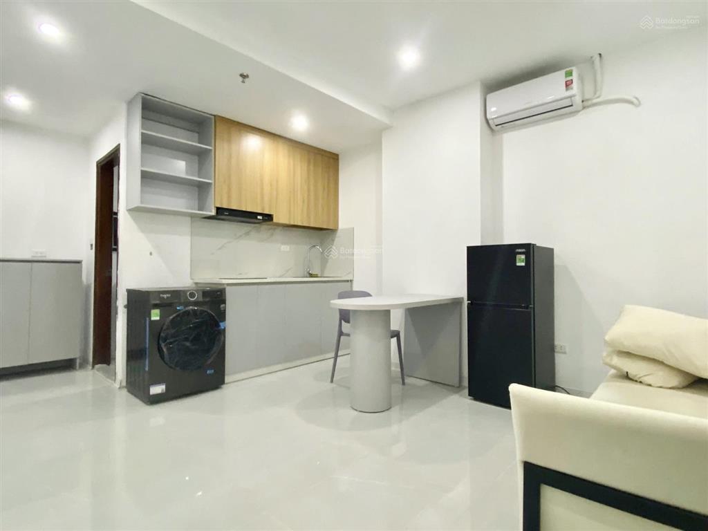 Chính chủ cho thuê ccmn 1n1k tại mặt phố nguyễn văn huyên oto qua lại thoải mái giá chỉ 6tr6/tháng