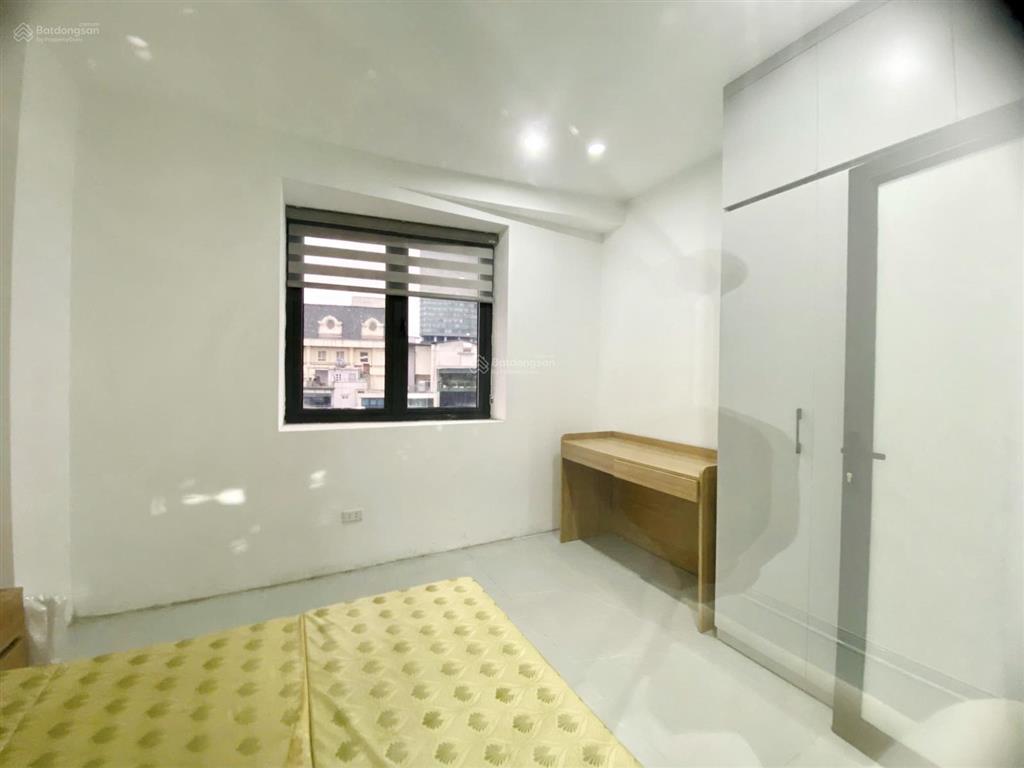 Chính chủ cho thuê ccmn 1n1k tại mặt phố nguyễn văn huyên oto qua lại thoải mái giá chỉ 6tr6/tháng