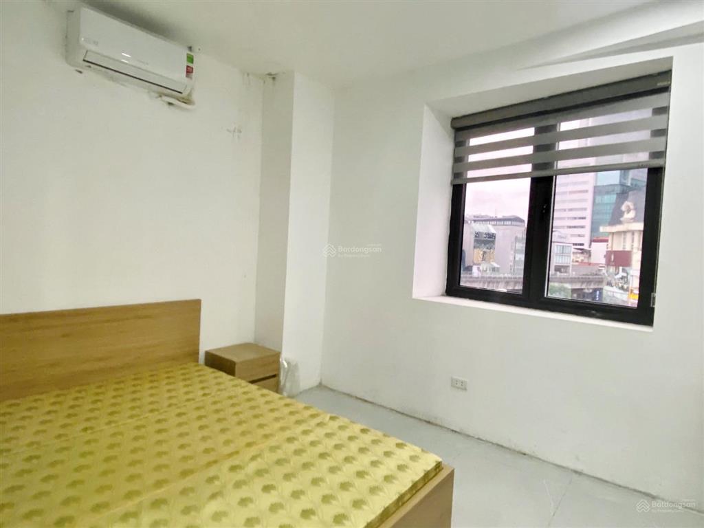 Chính chủ cho thuê ccmn 1n1k tại mặt phố nguyễn văn huyên oto qua lại thoải mái giá chỉ 6tr6/tháng