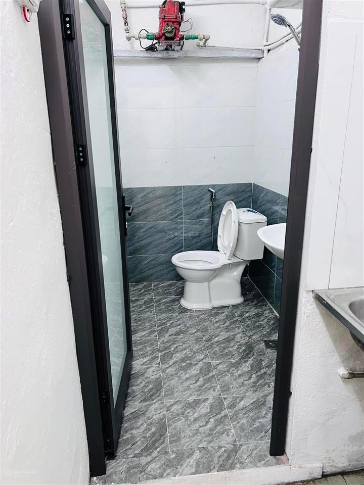 Cho thuê tập thể 80m2, 3pn, 1wc, 7 triệu tại tập thể khương thượng, p khương thượng, q. đống đa, hn