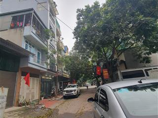 Chủ nhờ bán gấp nhà 2 tầng 120m2 giá 13,6tỷ có bớt, sổ đỏ, không quy hoạch sang tên ngay vị trí đẹp