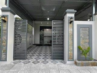 Bán nhà cấp 4 sổ hồng riêng, diện tích 100m2 kế bên vòng xoay an lạc giá 690triệu