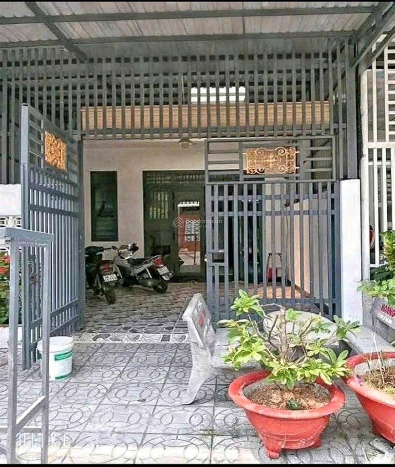 Bán nhà cấp 4 sổ hồng riêng, diện tích 100m2 kế bên chợ bờ ngựa giá 720triệu