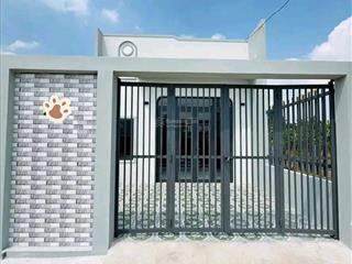 Bán nhà cấp 4 sổ hồng riêng, diện tích 100m2, ngay chợ bình chánh giá 715triệu