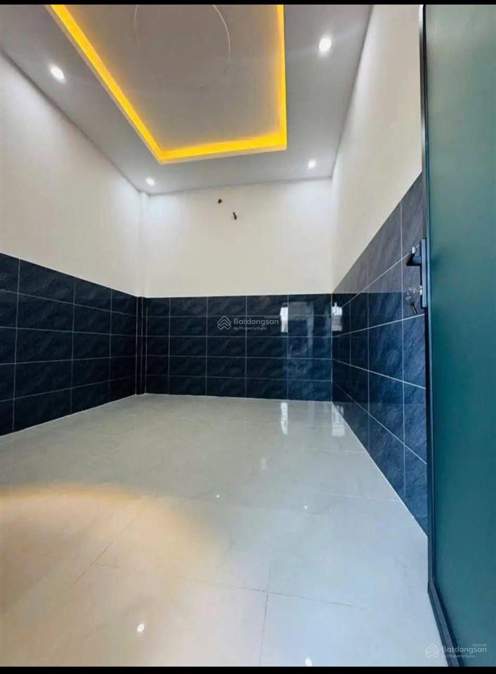 Bán nhà cấp 4 sổ hồng riêng, diện tích 100m2, ngay chợ bình chánh giá 715triệu