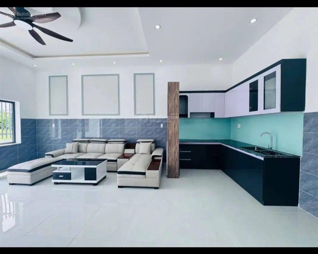 Bán nhà cấp 4 sổ hồng riêng, diện tích 100m2, ngay chợ bình chánh giá 715triệu