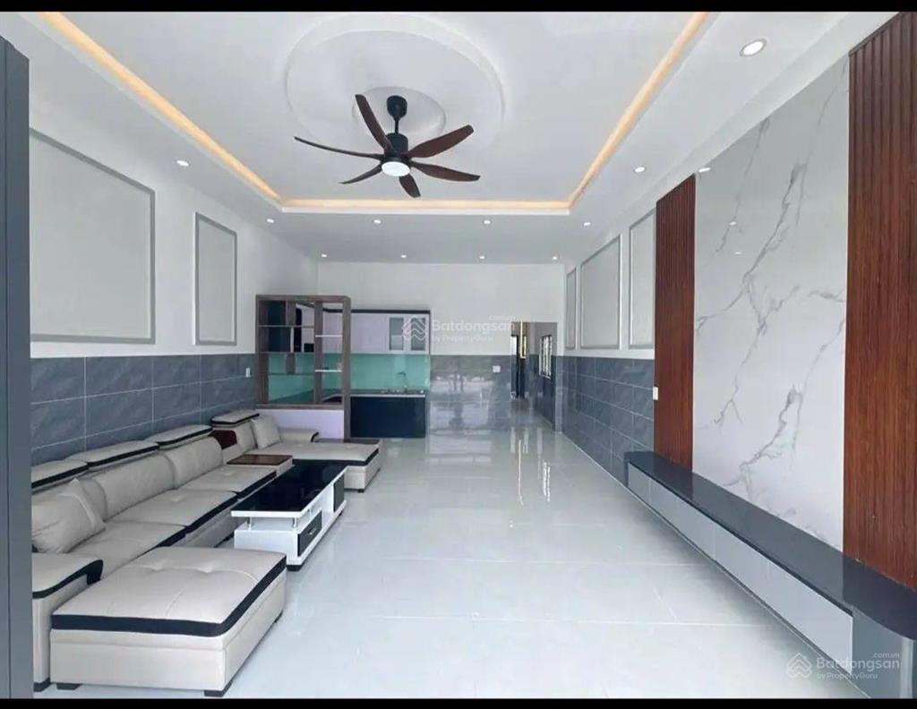 Bán nhà cấp 4 sổ hồng riêng, diện tích 100m2, ngay chợ bình chánh giá 715triệu