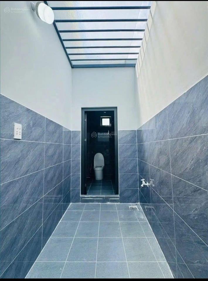 Bán nhà cấp 4 sổ hồng riêng, diện tích 100m2, ngay chợ bình chánh giá 715triệu