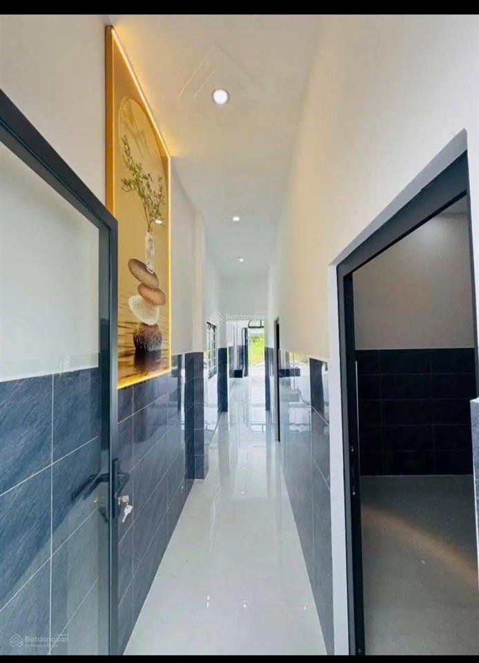 Bán nhà cấp 4 sổ hồng riêng, diện tích 100m2, ngay chợ bình chánh giá 715triệu