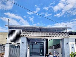 Bán nhà cấp 4 sổ hồng riêng, diện tích 100m2, ngay sau chợ bình chánh giá 698triệu