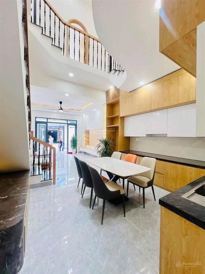 Bán nhà 1trệt1lầu sổ hồng riêng, diện tích 100m2 ngay kdc phong phú