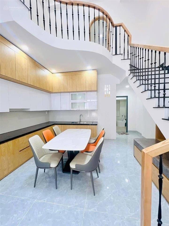 Bán nhà 1trệt1lầu sổ hồng riêng, diện tích 100m2 ngay kdc phong phú