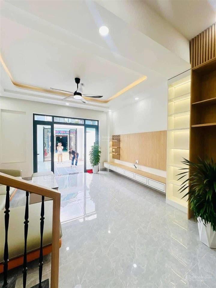 Bán nhà 1trệt1lầu sổ hồng riêng, diện tích 100m2 ngay kdc phong phú