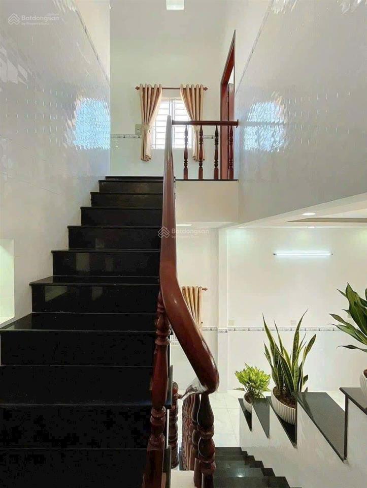 Bán nhà 1 trệt 1 lầu sổ hồng riêng, diện tích 85m2 ngay chợ phú lợi giá 1tỷ170triệu