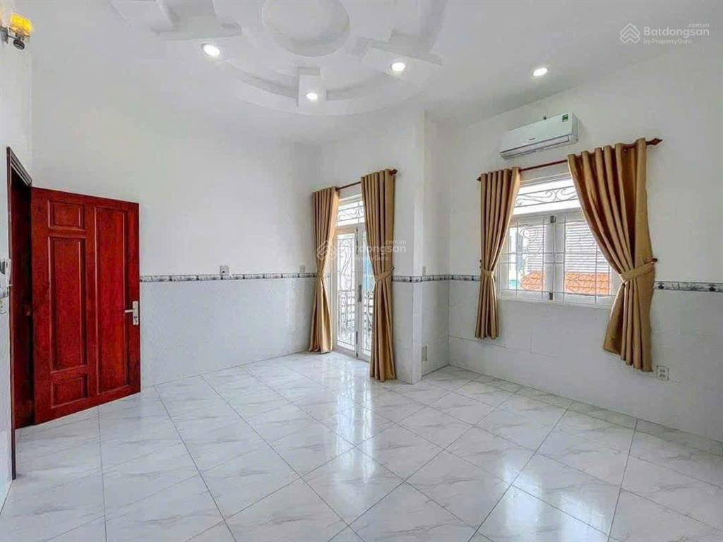 Bán nhà 1 trệt 1 lầu sổ hồng riêng, diện tích 85m2 ngay chợ phú lợi giá 1tỷ170triệu