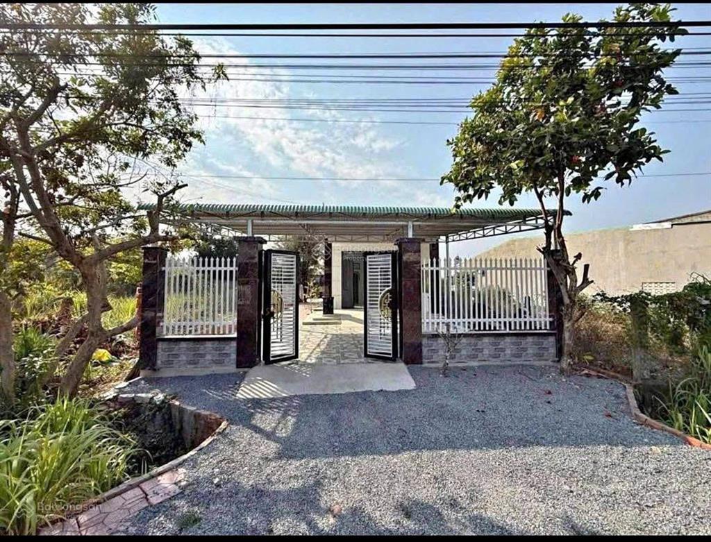 Kẹt vốn làm ăn cần bán nhà vườn sổ hồng riêng, diện tích 178,5m2 kế bên chợ qui đức giá 860triệu