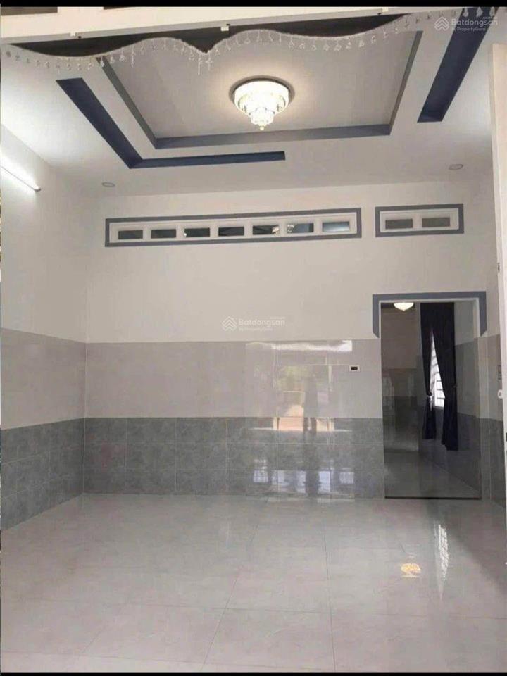 Bán nhà cấp 4 sổ hồng riêng, diện tích 100 m2, ngay gần ủy ban xã nhà bè giá 715triệu