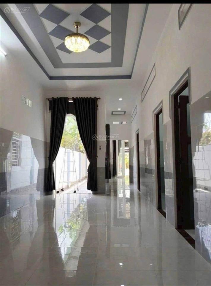 Bán nhà cấp 4 sổ hồng riêng, diện tích 100 m2, ngay gần ủy ban xã nhà bè giá 715triệu