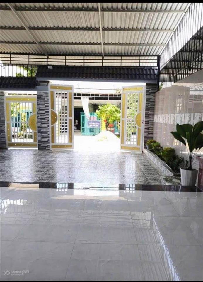Bán nhà cấp 4 sổ hồng riêng, diện tích 100 m2, ngay gần ủy ban xã nhà bè giá 715triệu