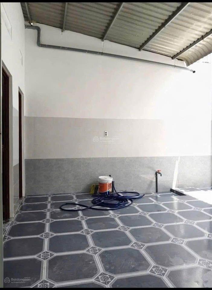 Bán nhà cấp 4 sổ hồng riêng, diện tích 100 m2, ngay gần ủy ban xã nhà bè giá 715triệu