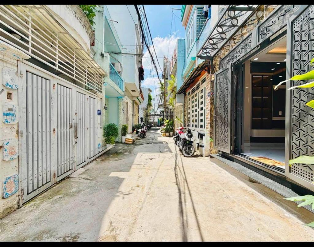 Giảm 300tr chủ gấp bán nhà 1 trệt 2 lầu sát mặt tiền phạm thế hiển ngay kdc phú lợi