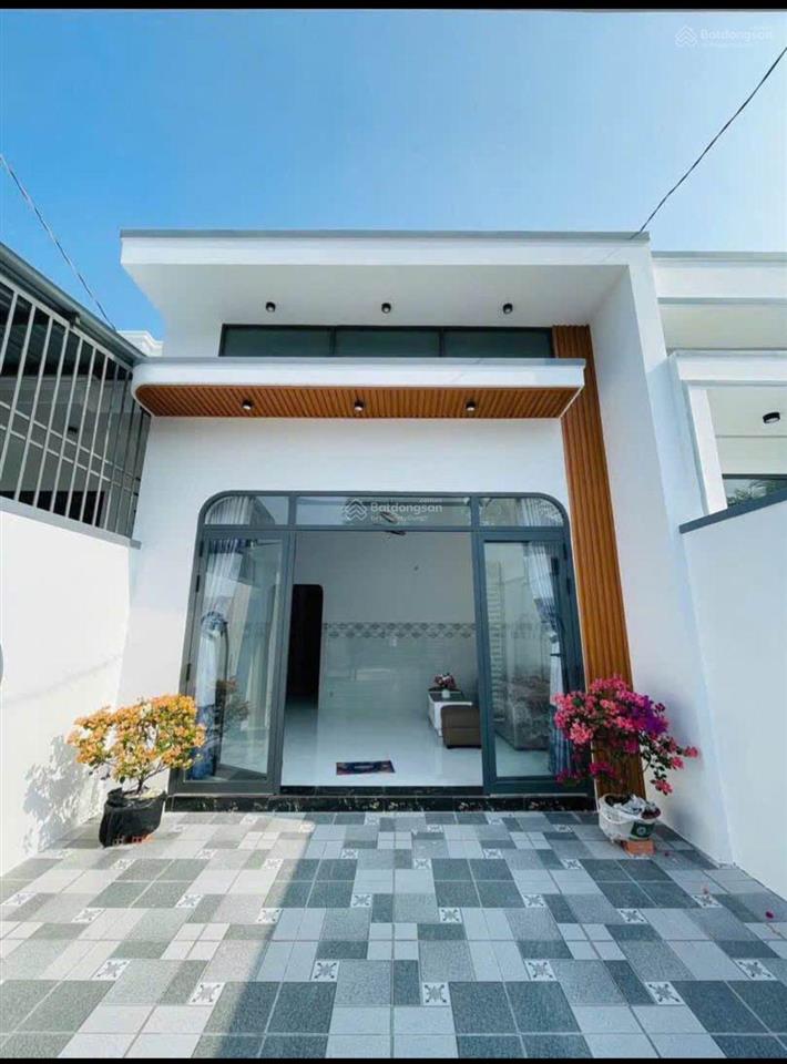 Bán nhà cấp 4 sổ hồng riêng, diện tích 100 m kế bên kcn lê minh xuân giá 670 triệu