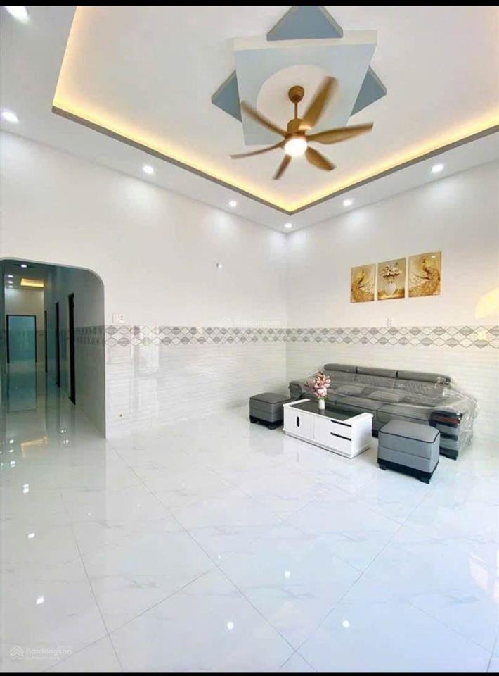 Bán nhà cấp 4 sổ hồng riêng, diện tích 100 m kế bên kcn lê minh xuân giá 670 triệu
