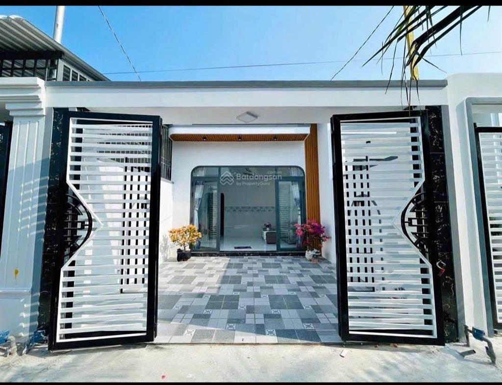 Bán nhà cấp 4 sổ hồng riêng, diện tích 100 m kế bên kcn lê minh xuân giá 670 triệu