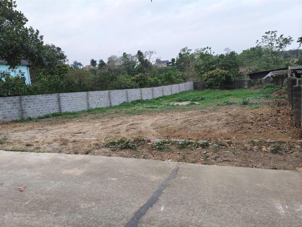 Siêu phẩm nghỉ dưỡng 547m2 có 300m2 đất ở, mặt tiền 15m,gần du lịch hồ suối hai,đường 2 ô tô tránh