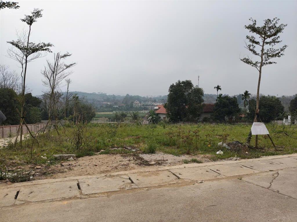 1,95 tỷ sở hữu 300m2 full thổ cư, mặt tiền 14m, đường ô tô tránh, cách chợ trường học vài trăm mét