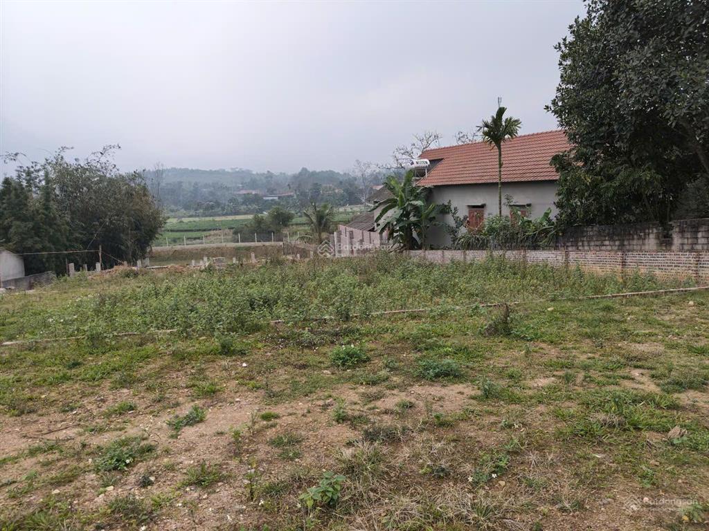 1,95 tỷ sở hữu 300m2 full thổ cư, mặt tiền 14m, đường ô tô tránh, cách chợ trường học vài trăm mét