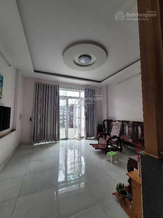 90m2  ngang 5m  mặt tiền đường vỉa hè 12m, nhỉnh 6 tỷ  phước bình, q9