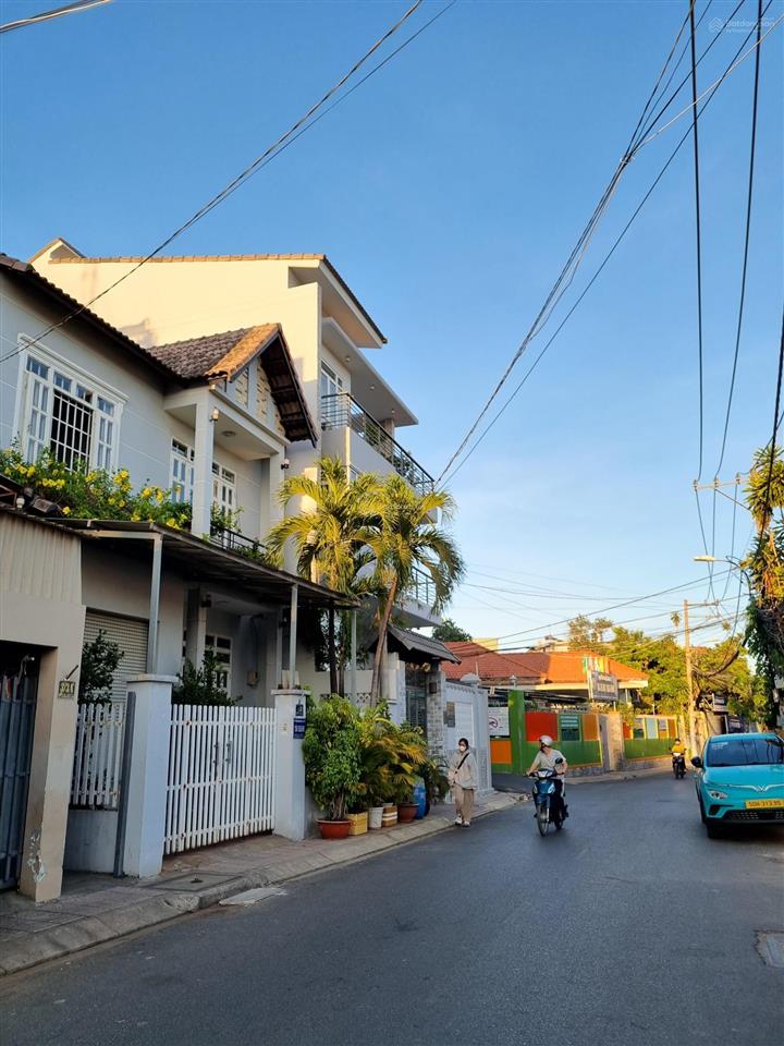 Bán lô góc 3 mặt tiền, 100m2, ngay vincom lê văn việt quận 9, ngang 6m bề thế