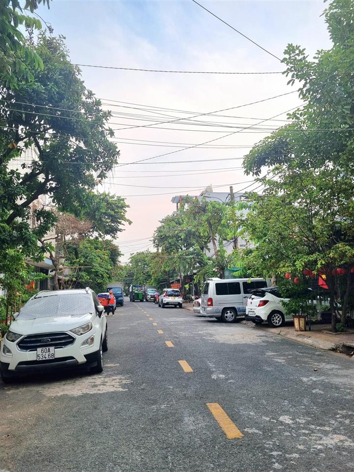 Ngon nhất phường phước bình q9, măt tiền có vỉa hè, cn 107m ngang 5m, di chuyển nhanh qua q2 q1